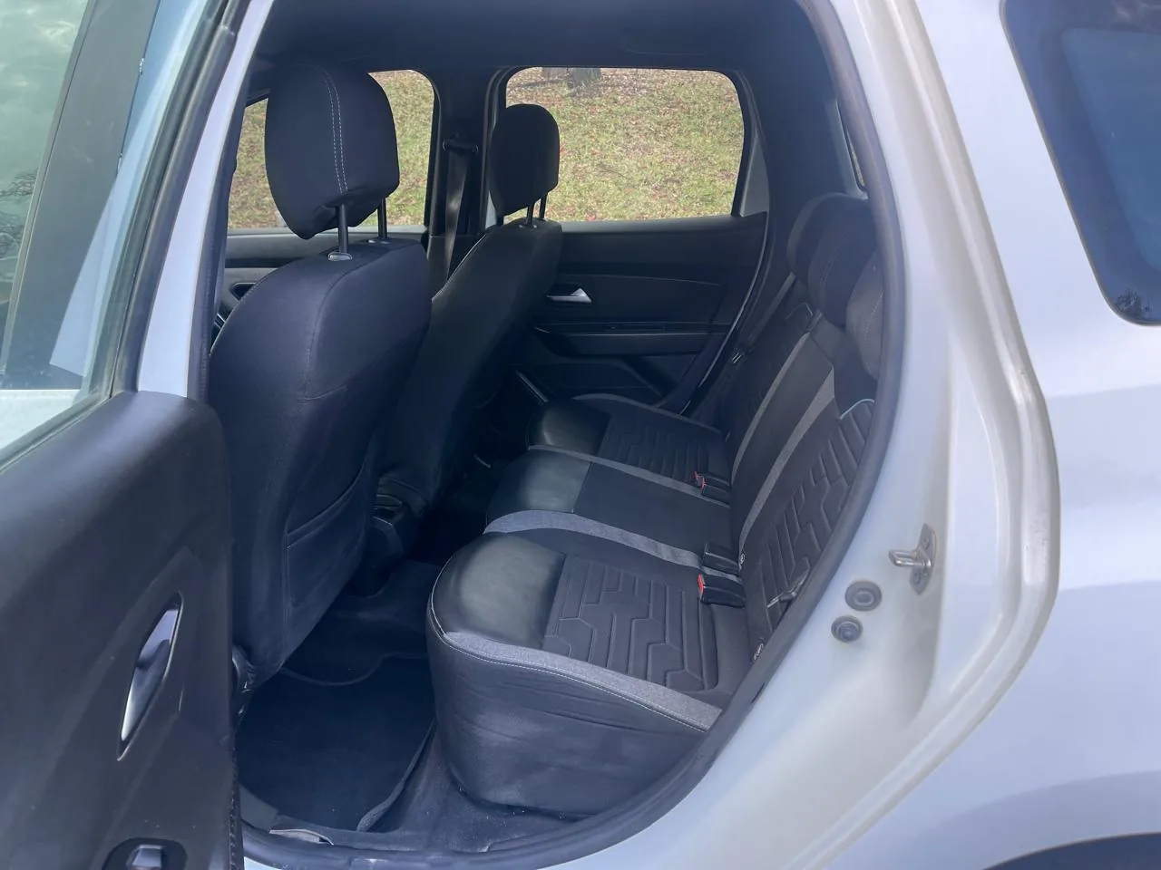 Camioneta Renault Duster 2024 ICONIC 1.3 TURBO MT en Bogotá — foto 15