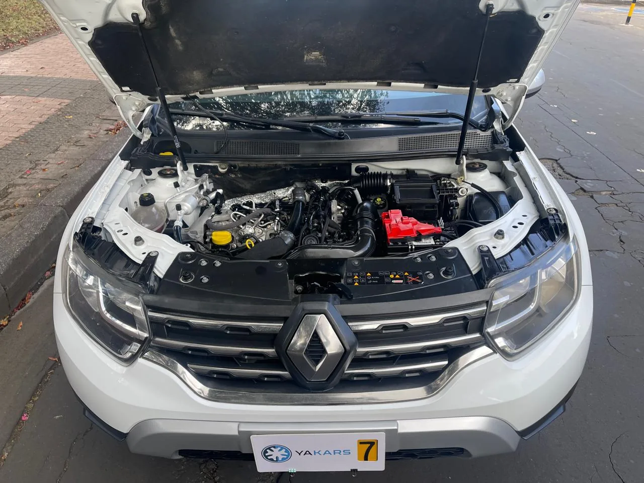 Camioneta Renault Duster 2024 ICONIC 1.3 TURBO MT en Bogotá — foto 3