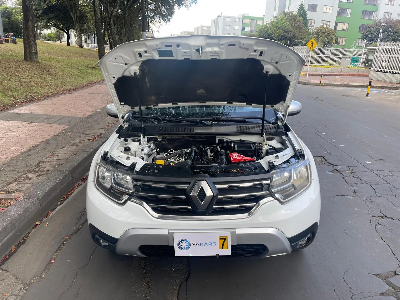 Camioneta Renault Duster 2024 ICONIC 1.3 TURBO MT en Bogotá — foto 4