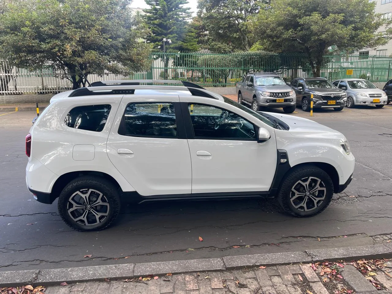 Camioneta Renault Duster 2024 ICONIC 1.3 TURBO MT en Bogotá — foto 6