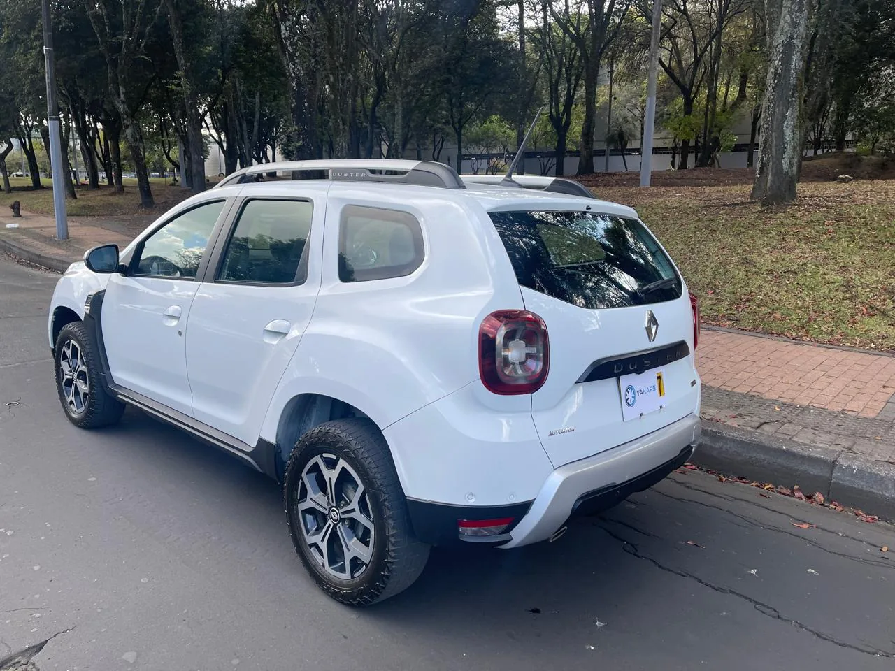 Camioneta Renault Duster 2024 ICONIC 1.3 TURBO MT en Bogotá — foto 8