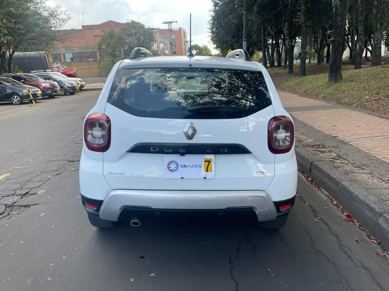 Camioneta Renault Duster 2024 ICONIC 1.3 TURBO MT en Bogotá — foto 9