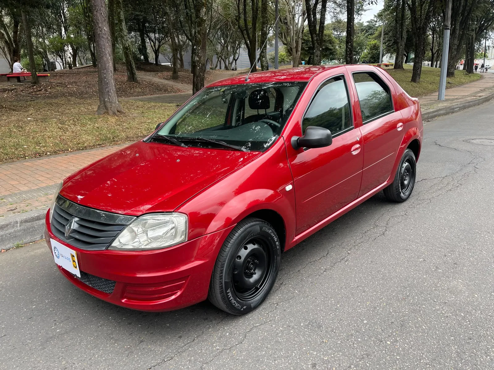 Sedán Renault Logan 2014 Familier 1.4L Mt en Bogotá