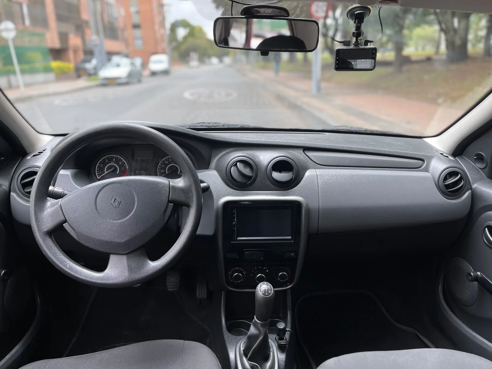 Sedán Renault Logan 2014 Familier 1.4L Mt en Bogotá — foto 10