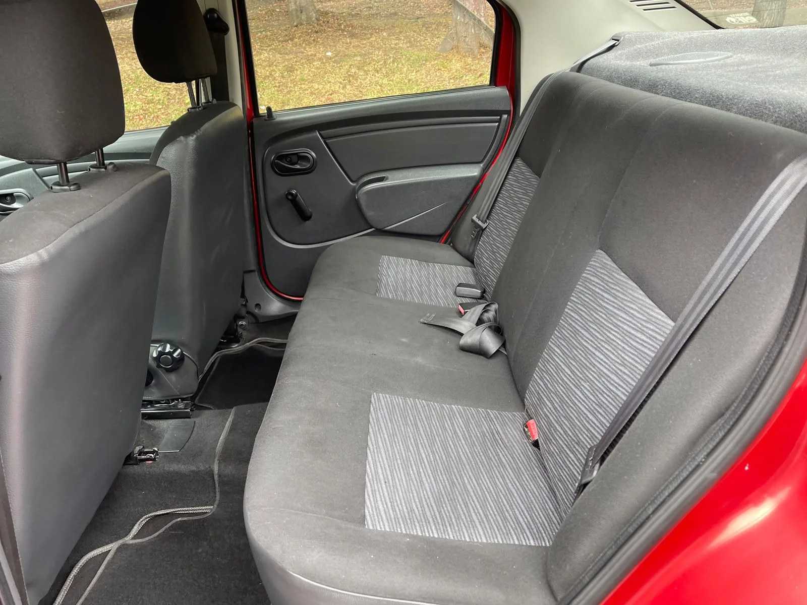 Sedán Renault Logan 2014 Familier 1.4L Mt en Bogotá — foto 12