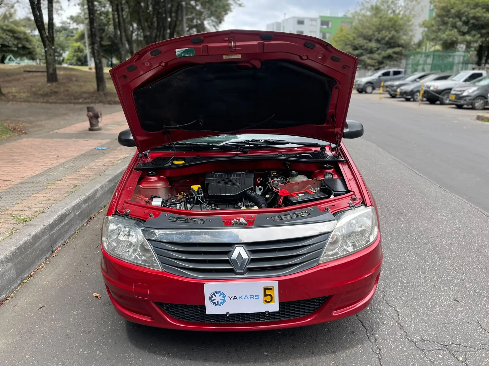 Sedán Renault Logan 2014 Familier 1.4L Mt en Bogotá — foto 3