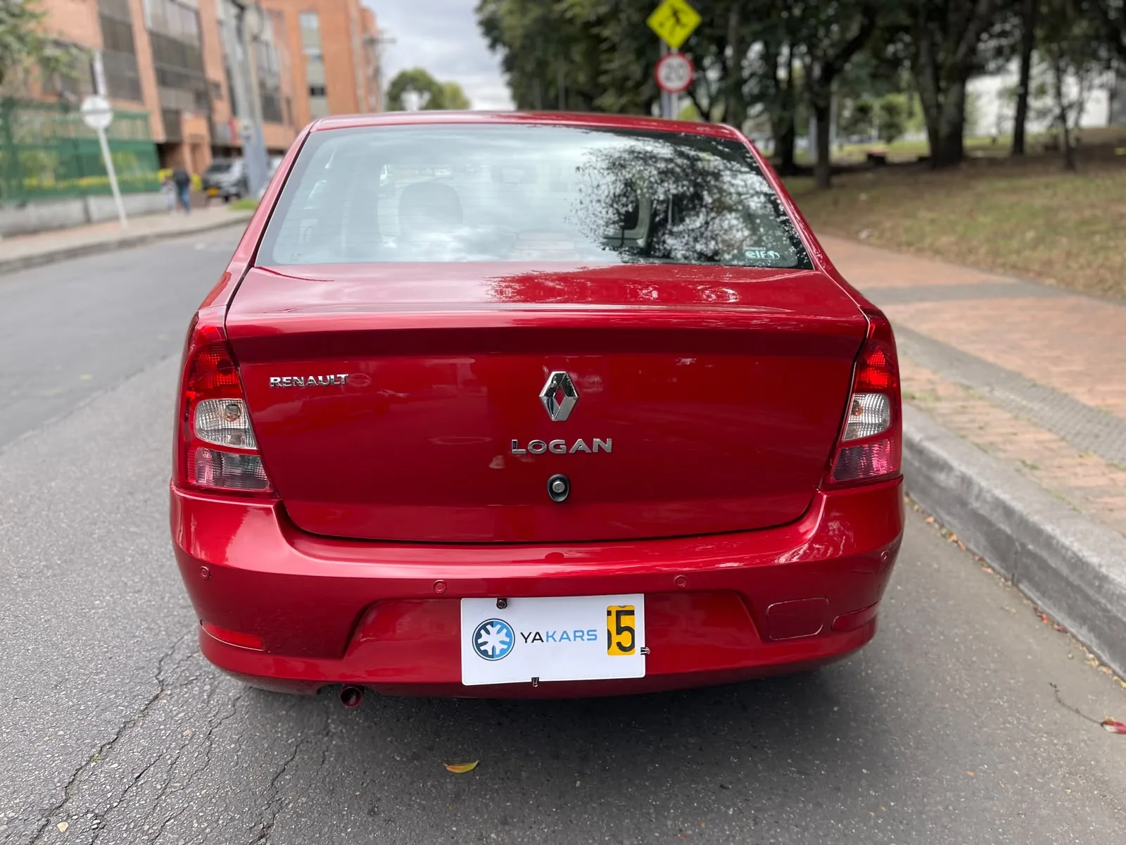 Sedán Renault Logan 2014 Familier 1.4L Mt en Bogotá — foto 8