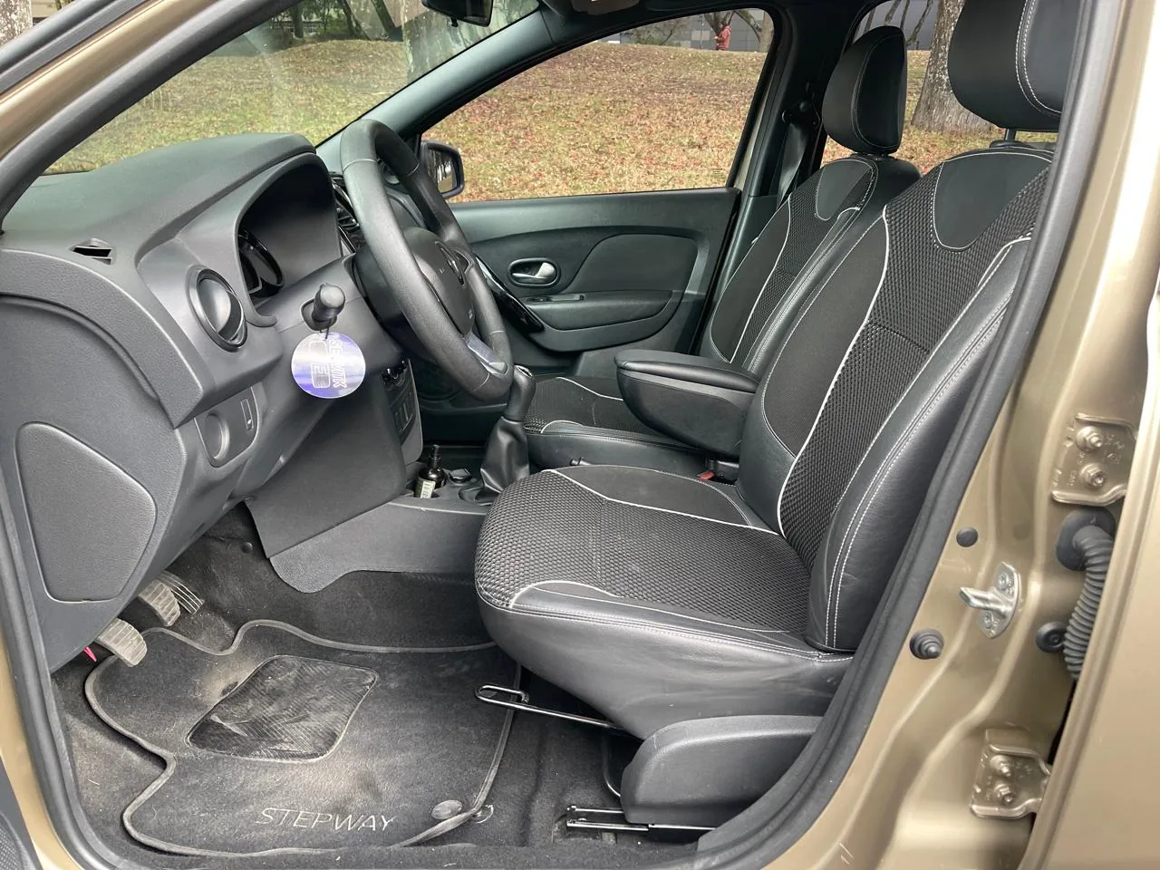 Hatchback Renault Stepway Intens 2022 1.6L MT en Bogotá — foto 14