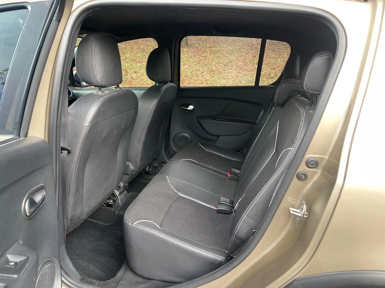 Hatchback Renault Stepway Intens 2022 1.6L MT en Bogotá — foto 16