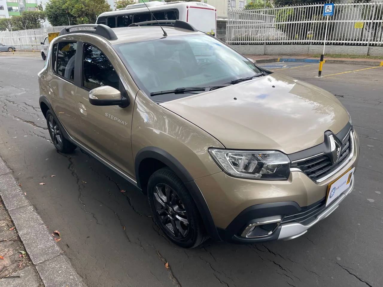 Hatchback Renault Stepway Intens 2022 1.6L MT en Bogotá — foto 5