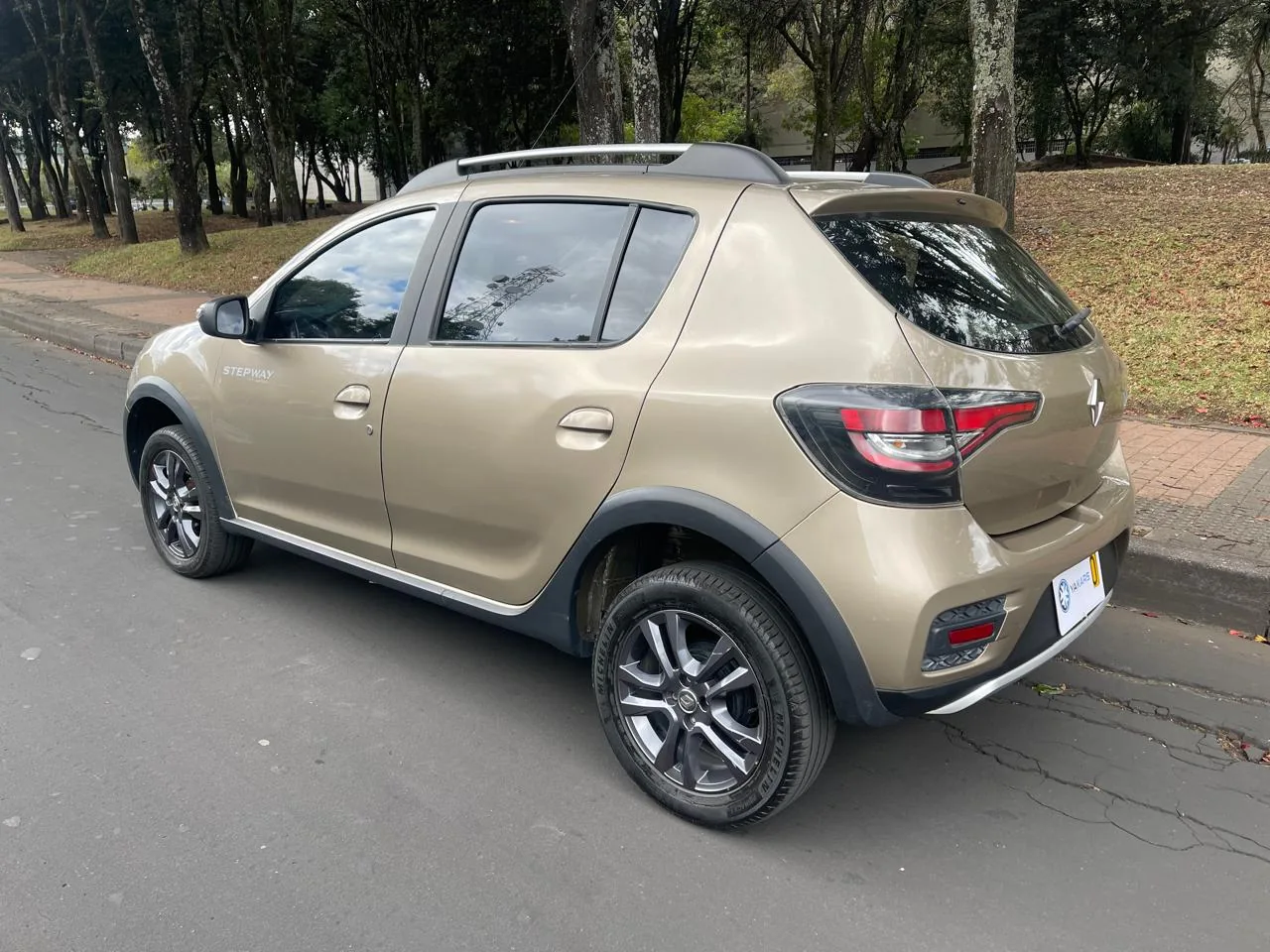 Hatchback Renault Stepway Intens 2022 1.6L MT en Bogotá — foto 8