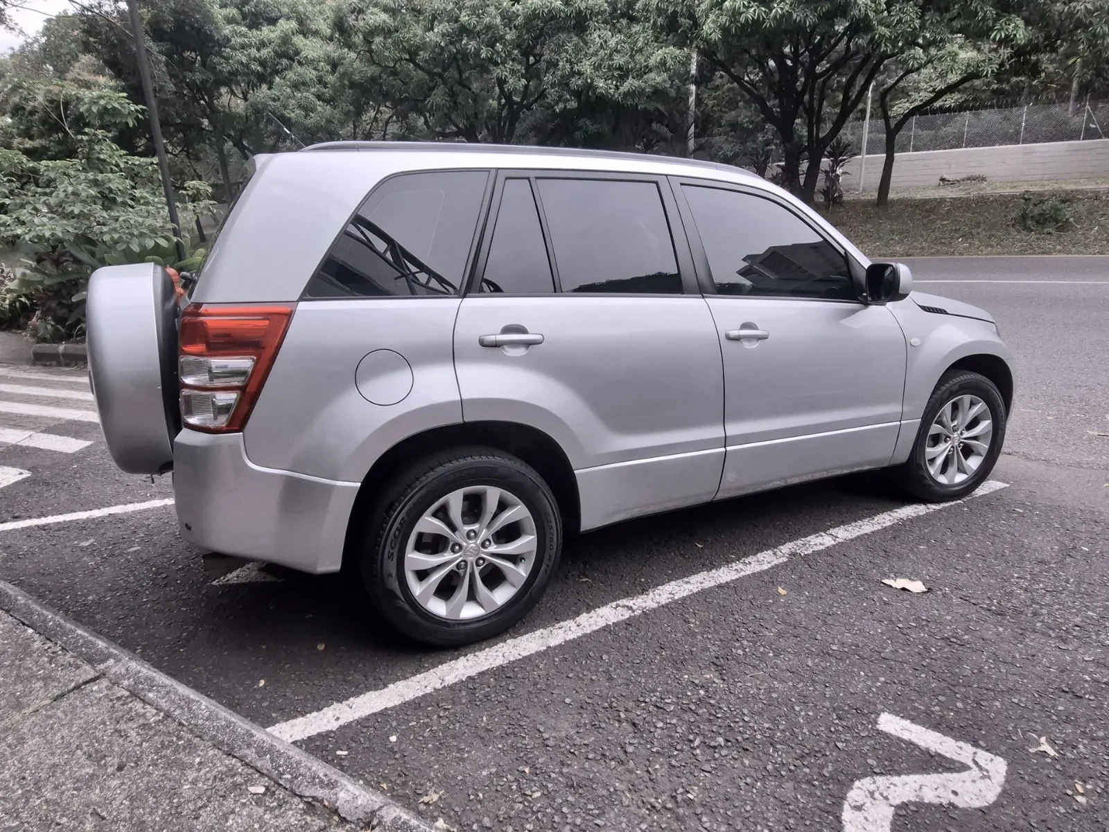 Sedán Suzuki Grand Vitara 2014 en Envigado — foto 10