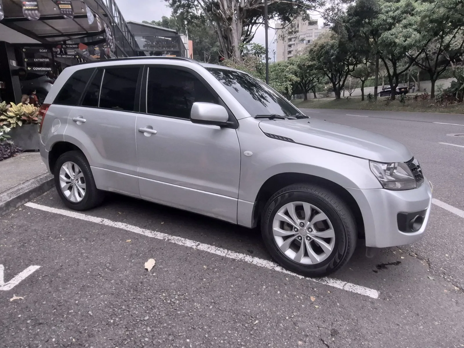 Sedán Suzuki Grand Vitara 2014 en Envigado — foto 12