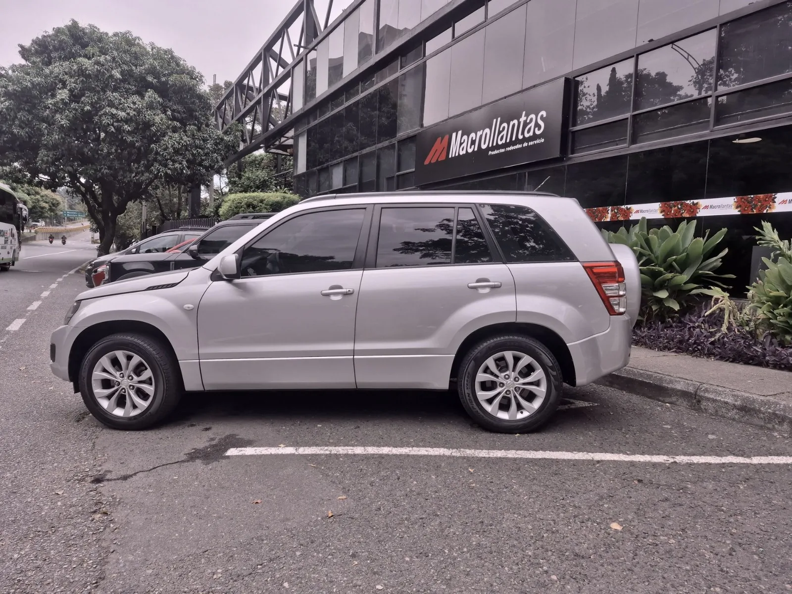 Sedán Suzuki Grand Vitara 2014 en Envigado — foto 5
