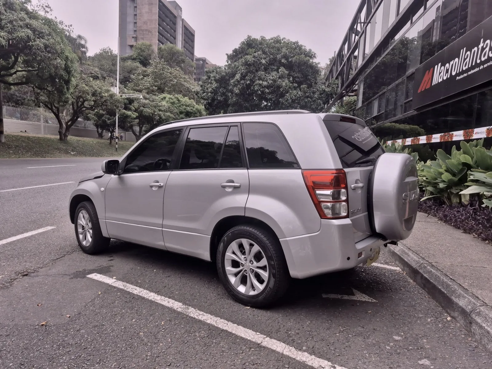 Sedán Suzuki Grand Vitara 2014 en Envigado — foto 6
