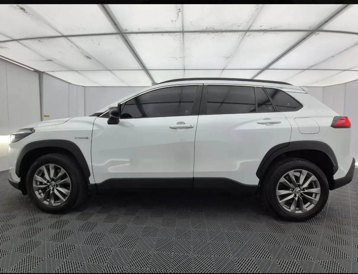 Wagon Toyota Corolla Cross Hybrid 2024 en Bogotá — foto 4