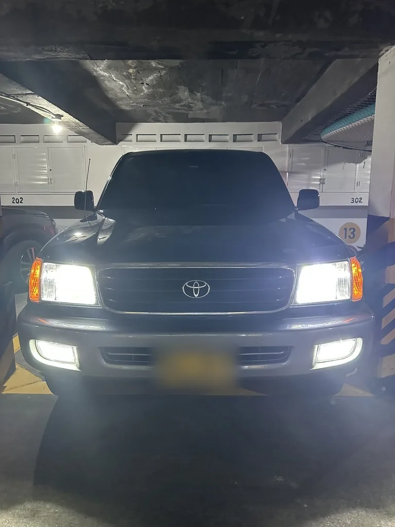 Camioneta Toyota Land Cruiser 2002 VX Serie 100 en Bogotá