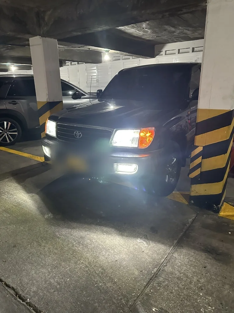 Camioneta Toyota Land Cruiser 2002 VX Serie 100 en Bogotá — foto 4