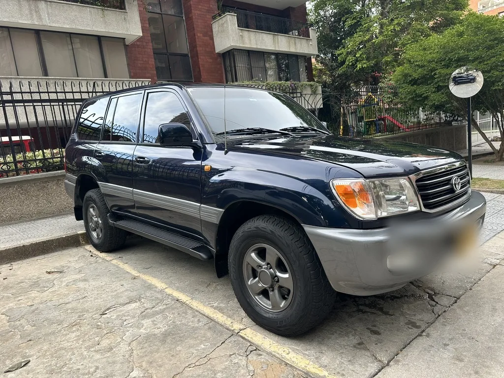 Camioneta Toyota Land Cruiser 2002 VX Serie 100 en Bogotá — foto 5
