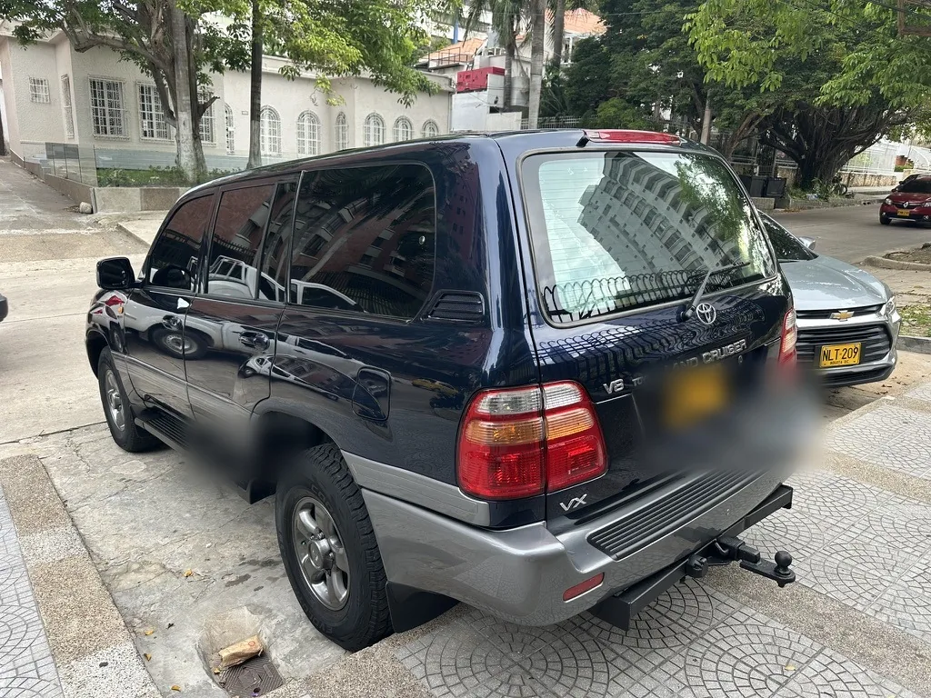 Camioneta Toyota Land Cruiser 2002 VX Serie 100 en Bogotá — foto 7