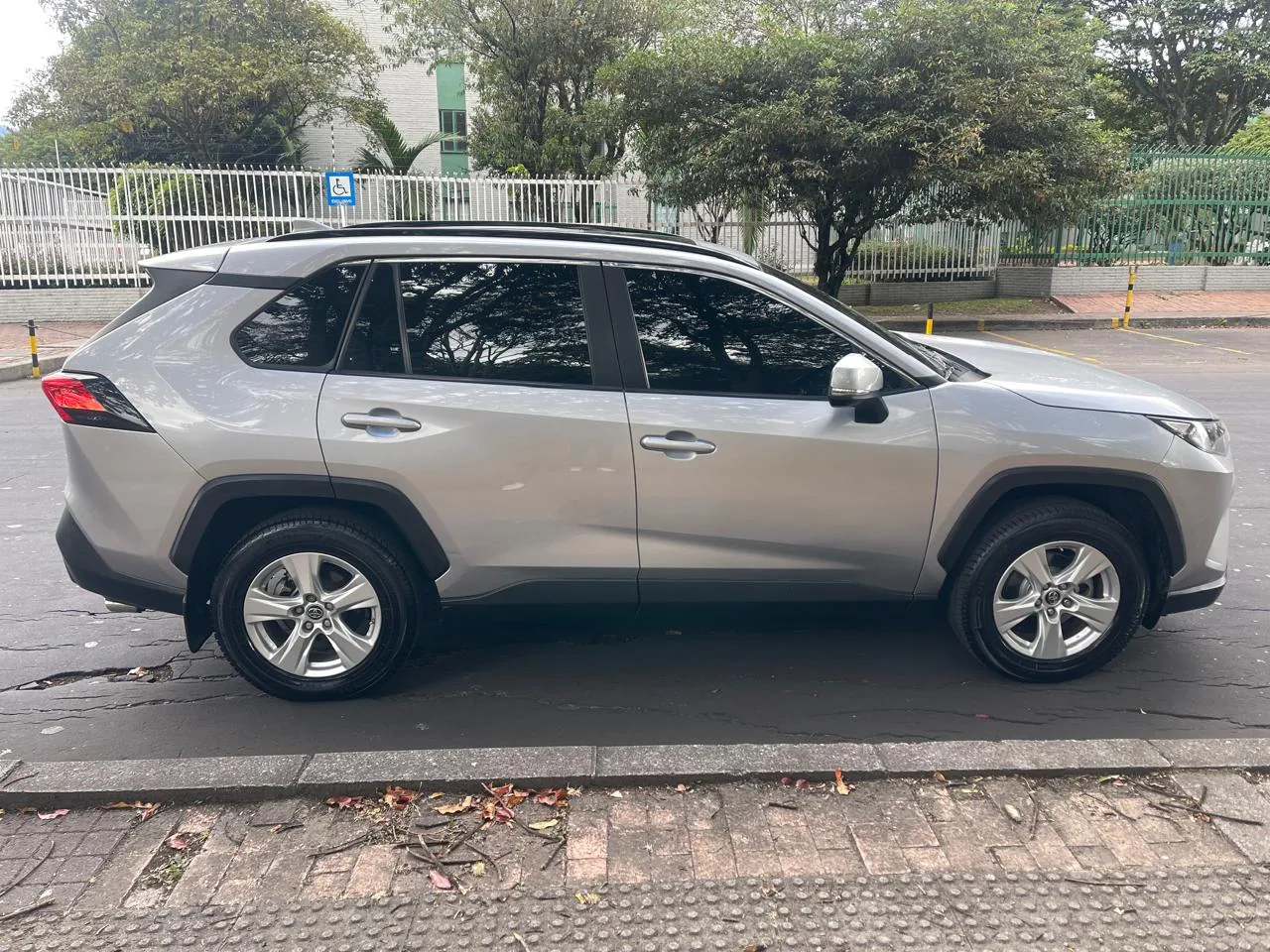 SUV Toyota RAV4 2020 2.0 AT 170HP 207NM FWD en Bogotá — foto 4
