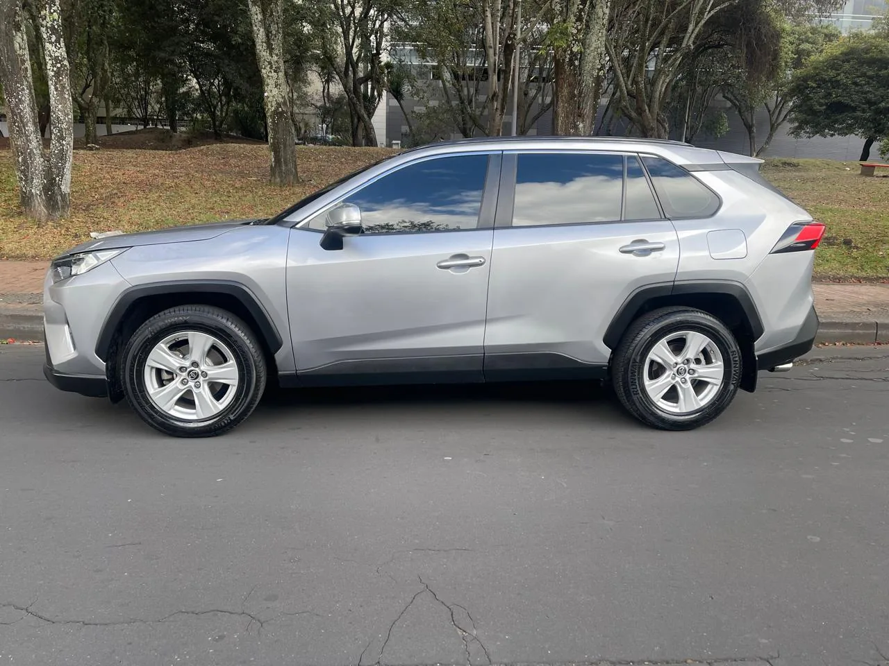 SUV Toyota RAV4 2020 2.0 AT 170HP 207NM FWD en Bogotá — foto 5