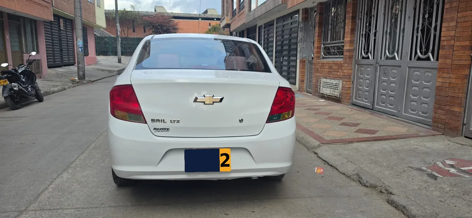Sedán Chevrolet Sail 2013 LTZ en Bogotá — foto 2