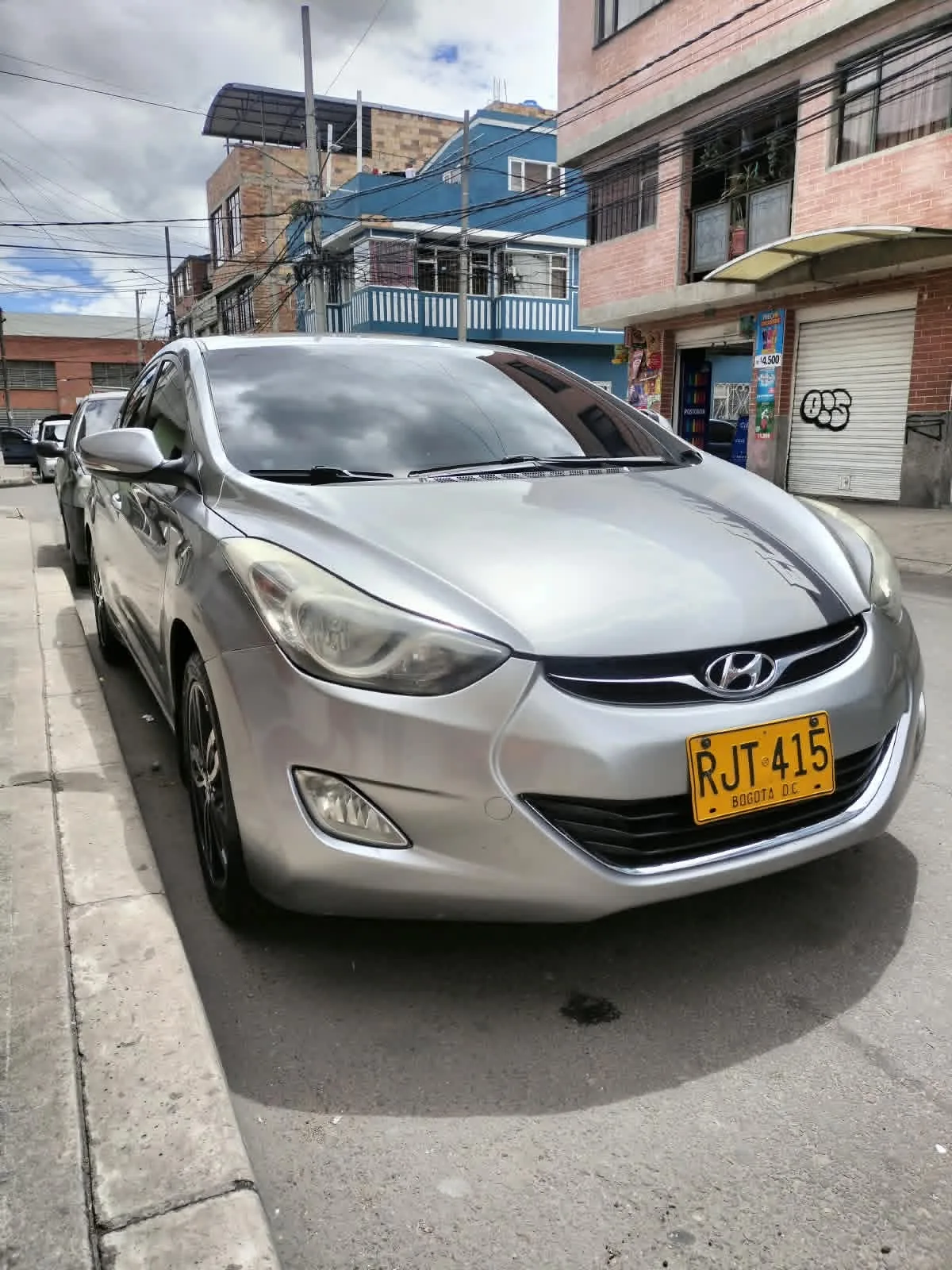 Sedán Hyundai Elantra 2012 en Bogotá