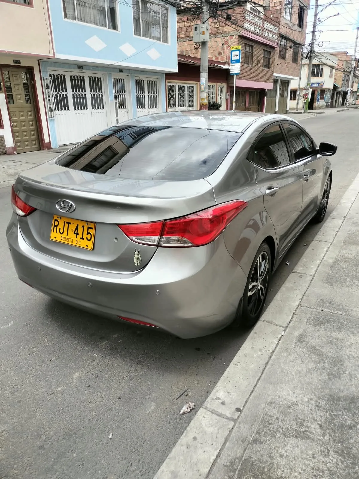 Sedán Hyundai Elantra 2012 en Bogotá — foto 8