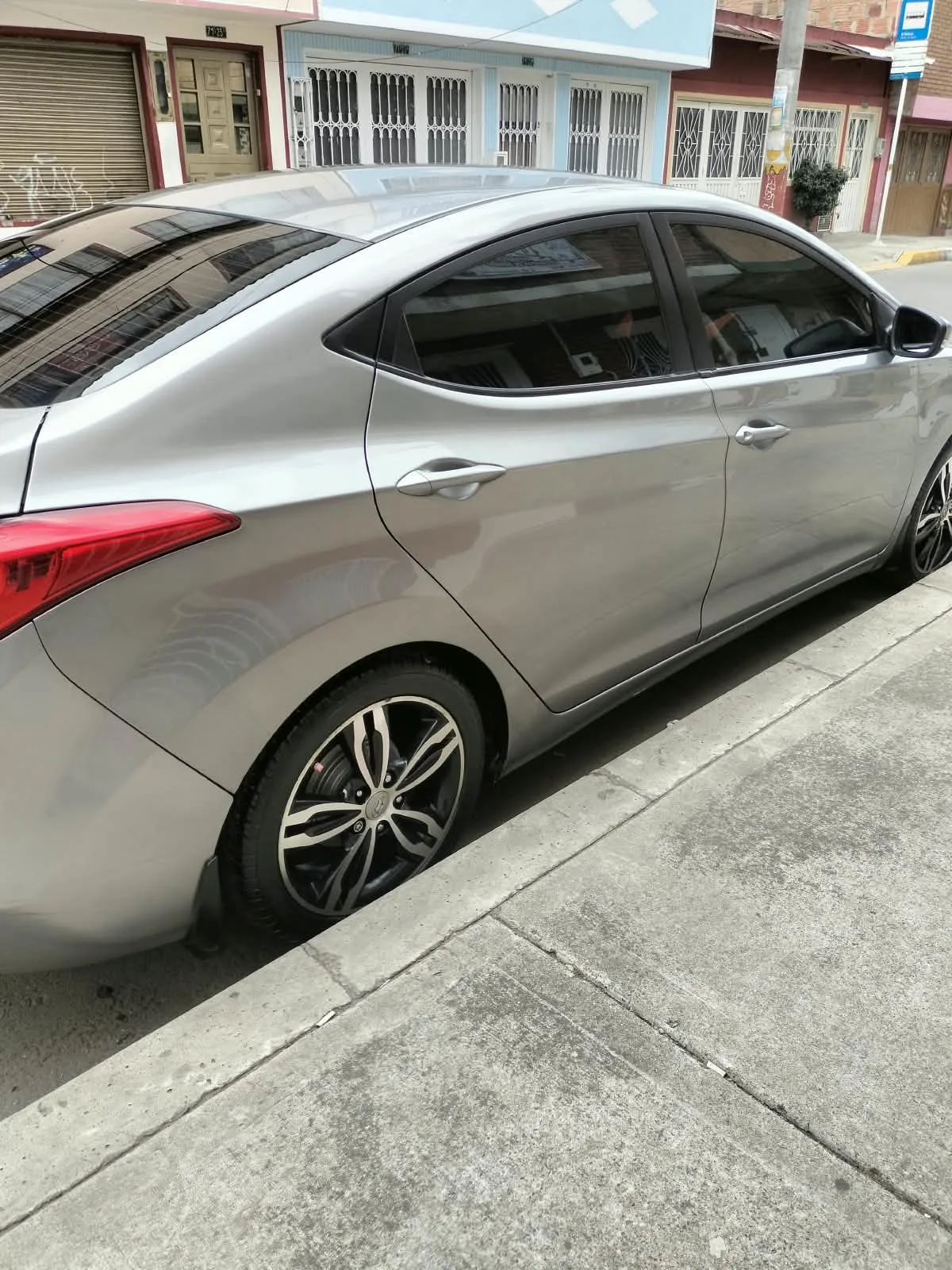 Sedán Hyundai Elantra 2012 en Bogotá — foto 9