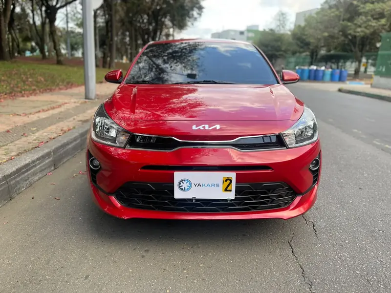 Kia Rio 2024 Vibrant color rojo, Hatchback — foto 2 de 13