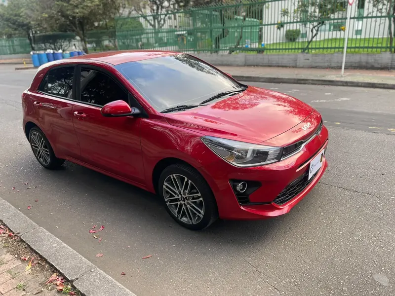Kia Rio 2024 Vibrant a gasolina en Bogotá — foto 4 de 13