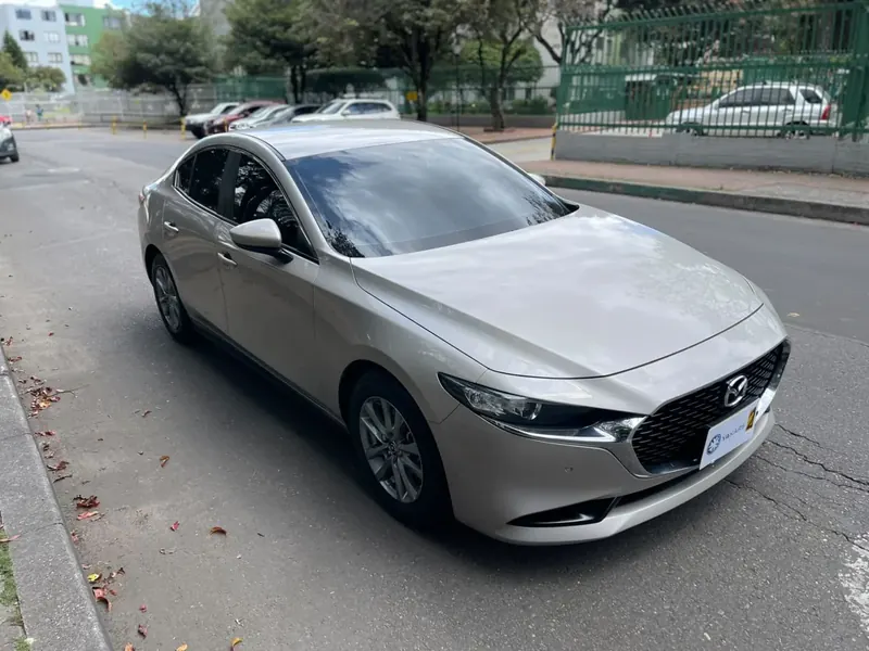 Mazda 3 2024 Touring a híbrido en Bogotá — foto 4 de 13