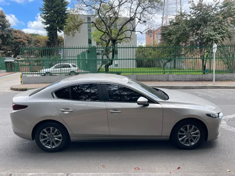 Mazda 3 2024 Touring en Bogotá — foto 5 de 13