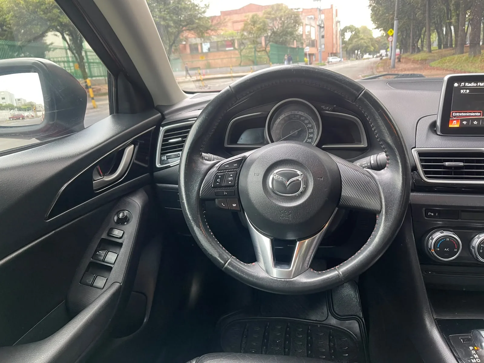 Sedán Mazda Mazda 3 2017 TOURING AT 2.0L SKYACTIV en Bogotá — foto 12