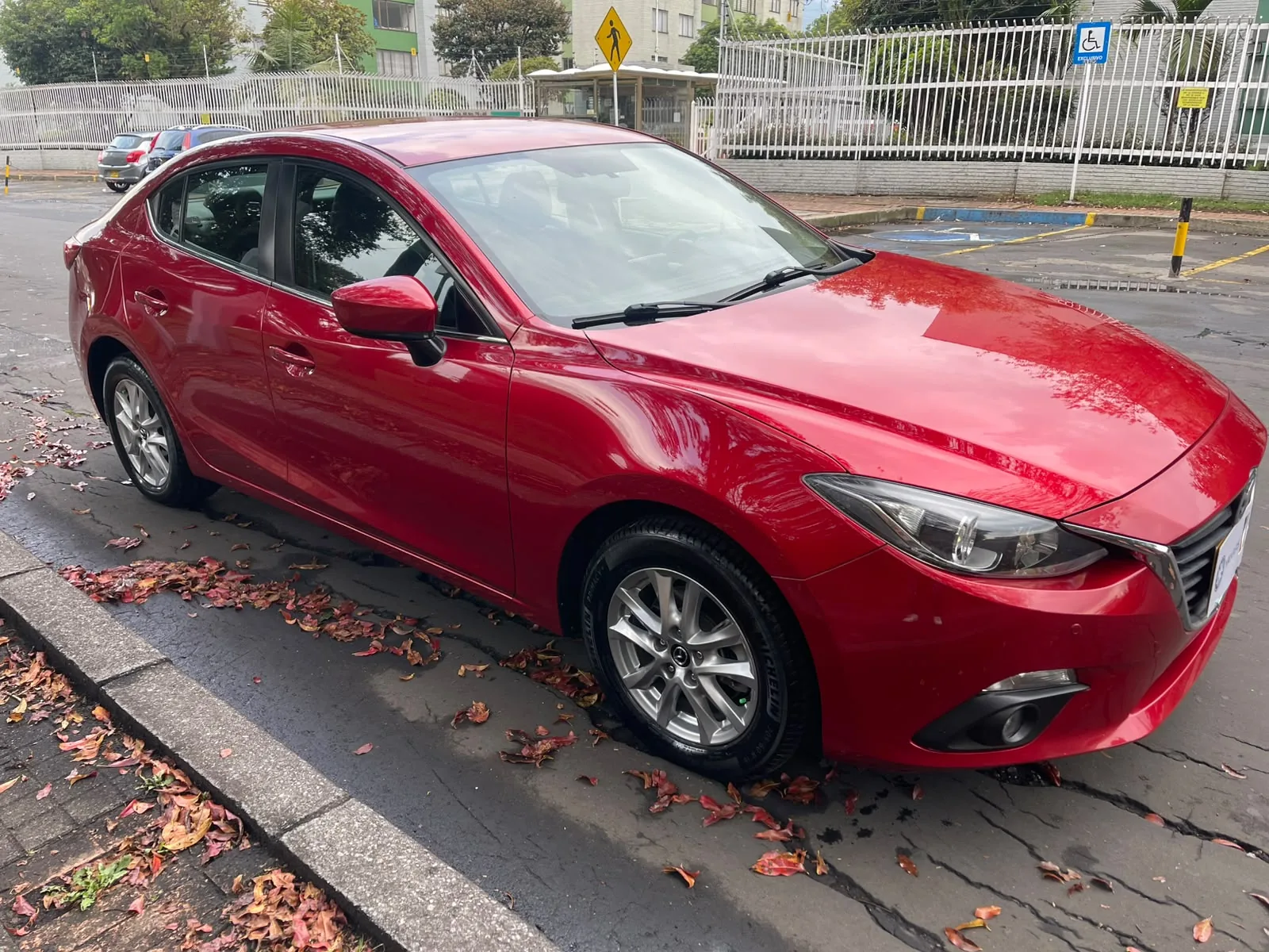 Sedán Mazda Mazda 3 2017 TOURING AT 2.0L SKYACTIV en Bogotá — foto 5