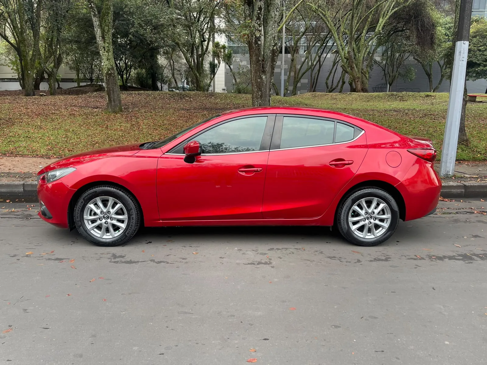 Sedán Mazda Mazda 3 2017 TOURING AT 2.0L SKYACTIV en Bogotá — foto 7