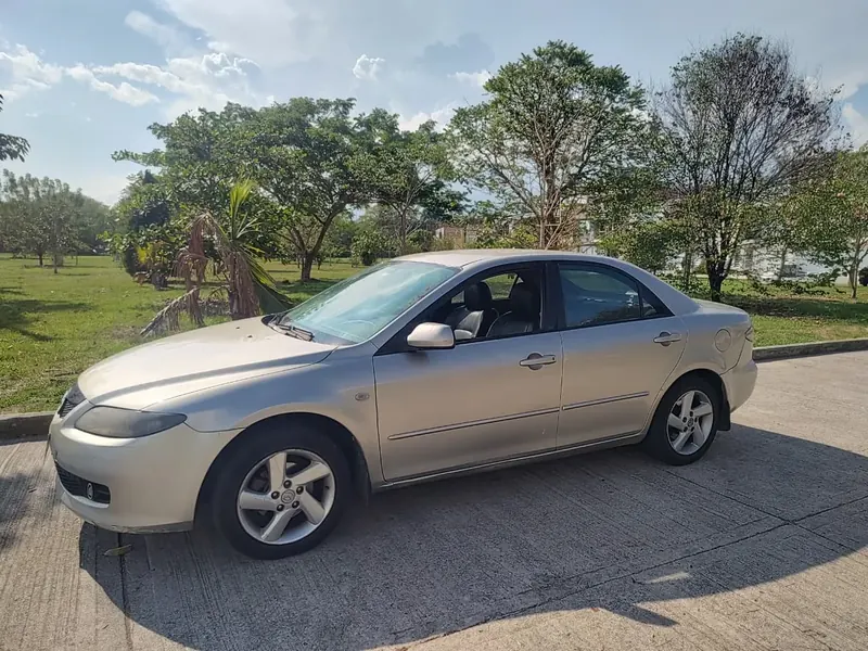 Mazda 6 2006 color gris claro metálico, Sedán — foto 2 de 12