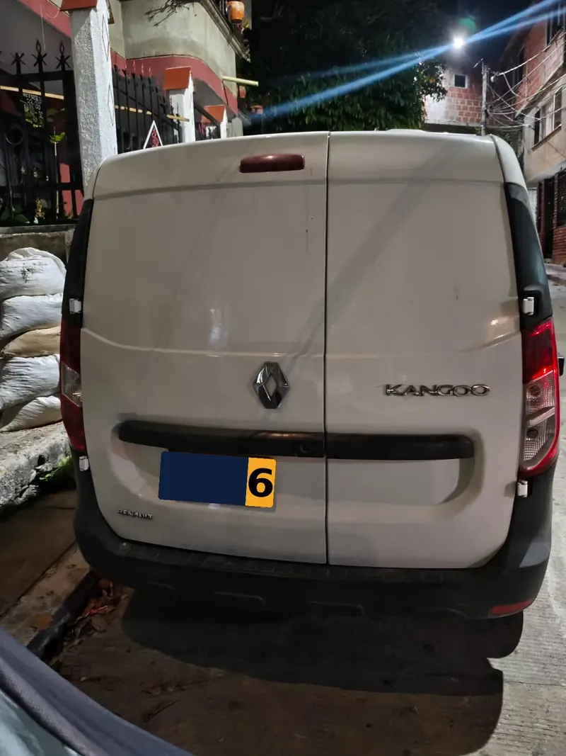 Renault Kangoo 2021 Confort con 121.000 km, transmisión semiautomática — foto 3 de 3