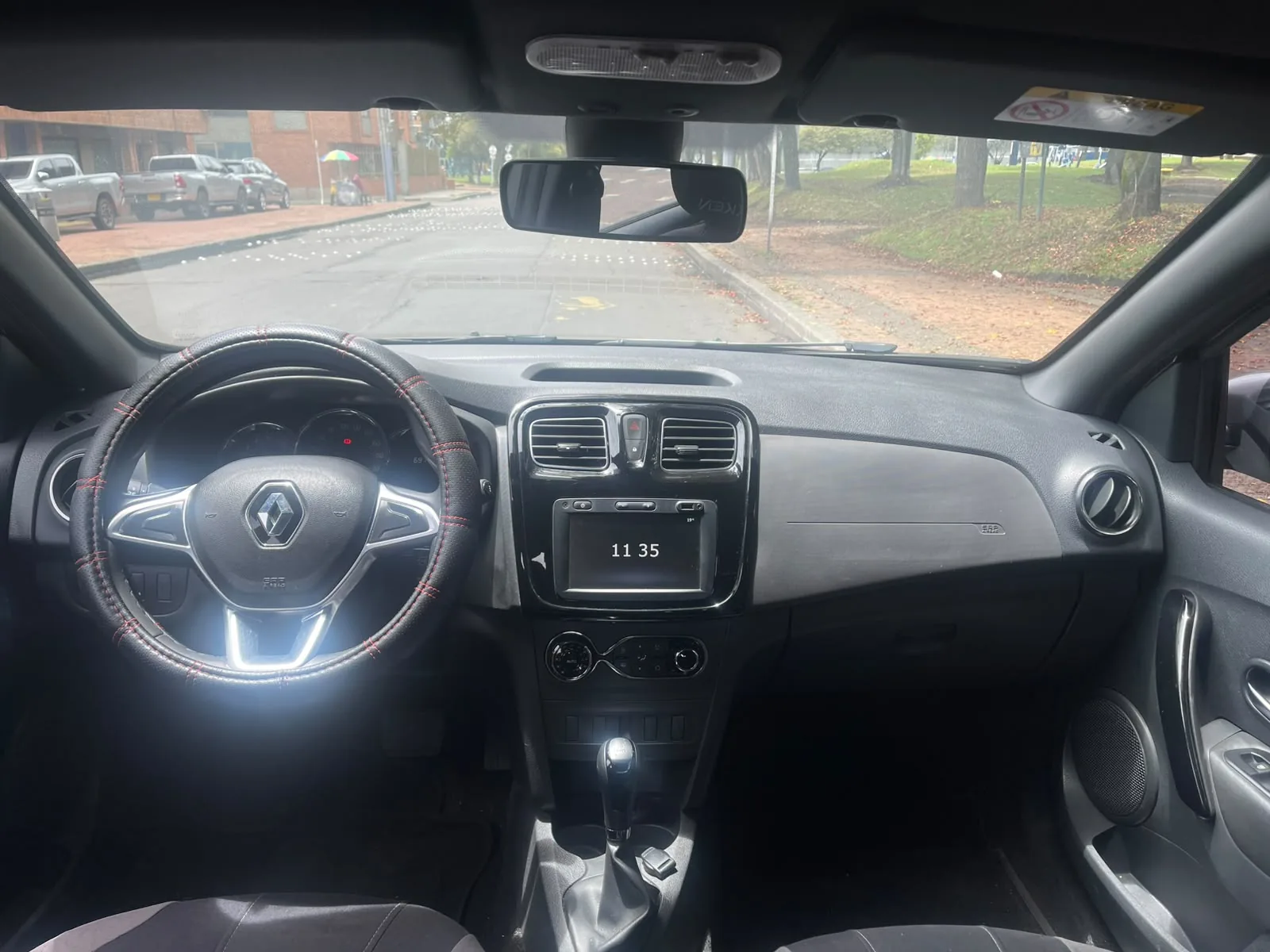 Sedán Renault Logan 2020 INTENS 1.6L AT en Bogotá — foto 12