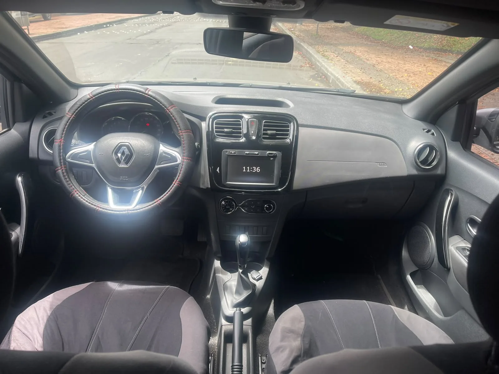 Sedán Renault Logan 2020 INTENS 1.6L AT en Bogotá — foto 13