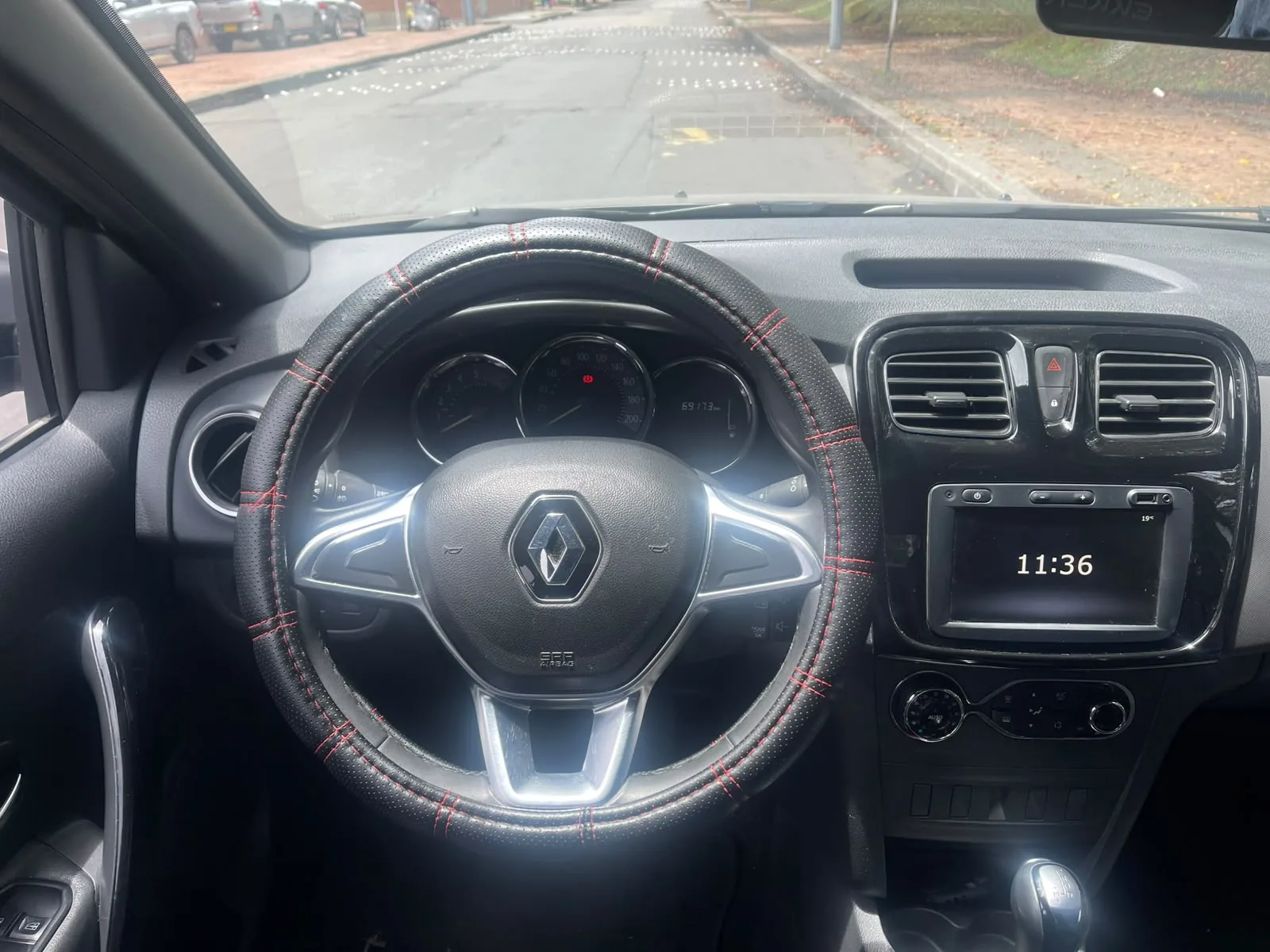 Sedán Renault Logan 2020 INTENS 1.6L AT en Bogotá — foto 14
