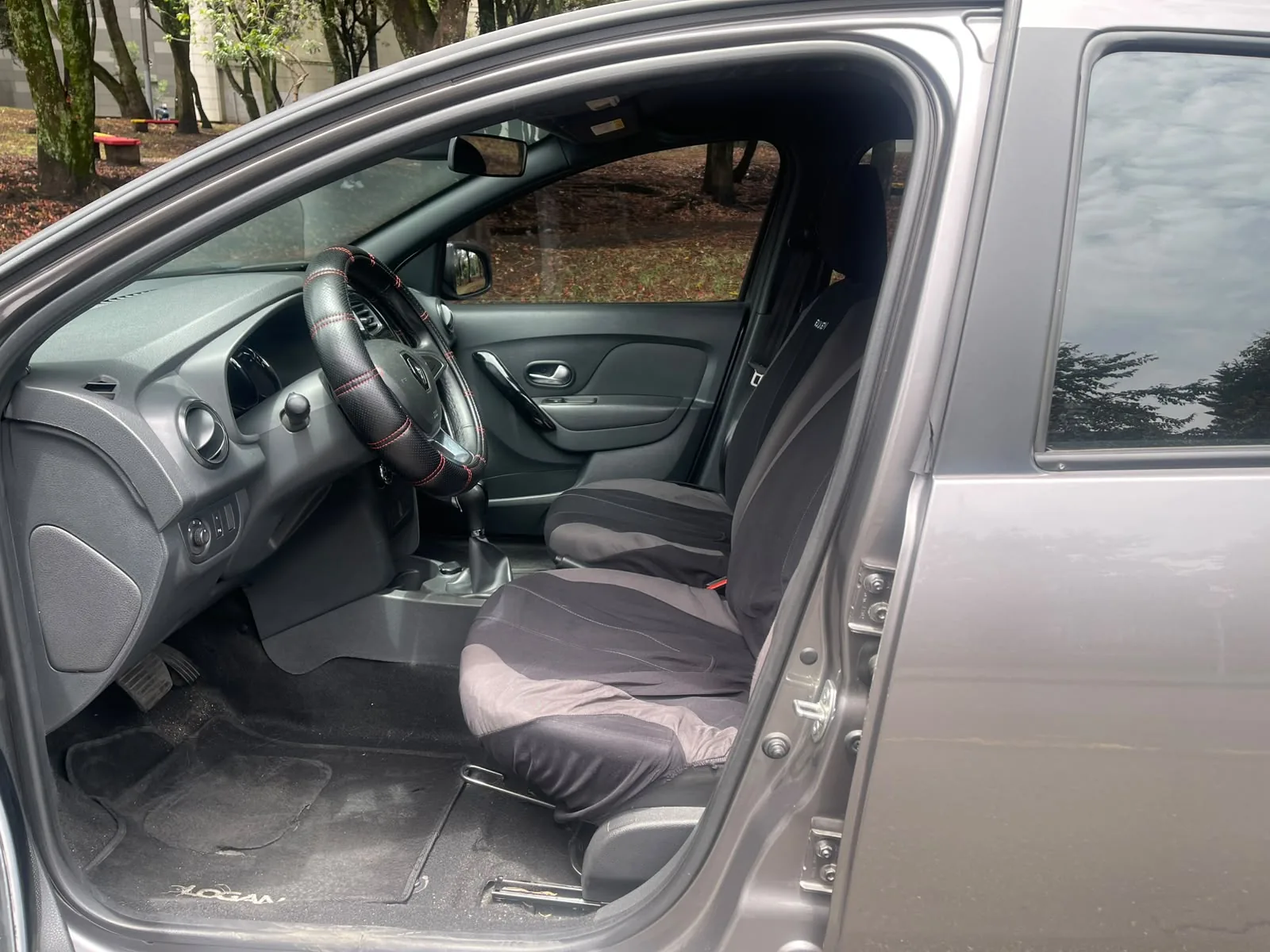 Sedán Renault Logan 2020 INTENS 1.6L AT en Bogotá — foto 15