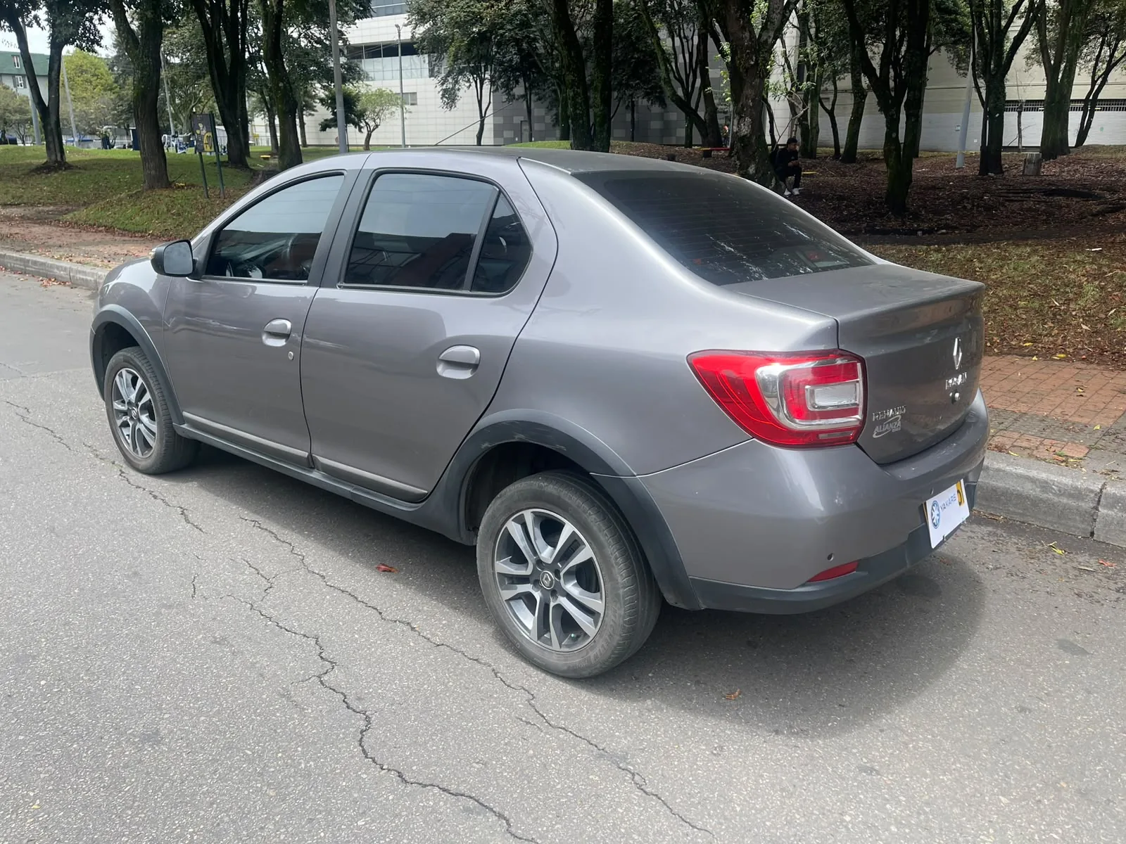 Sedán Renault Logan 2020 INTENS 1.6L AT en Bogotá — foto 7