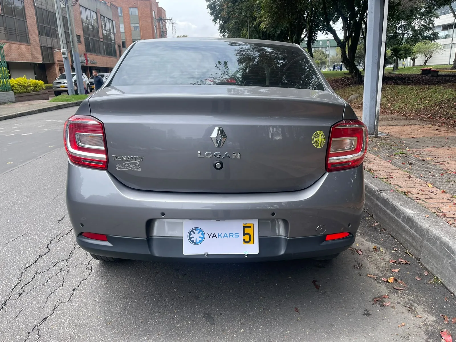 Sedán Renault Logan 2020 INTENS 1.6L AT en Bogotá — foto 8