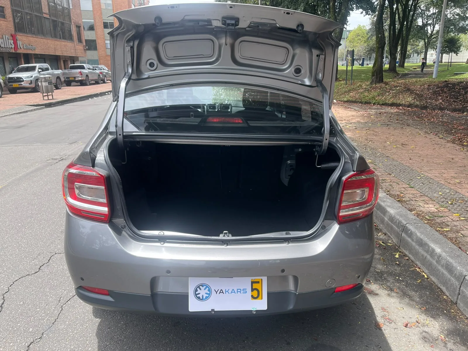 Sedán Renault Logan 2020 INTENS 1.6L AT en Bogotá — foto 9
