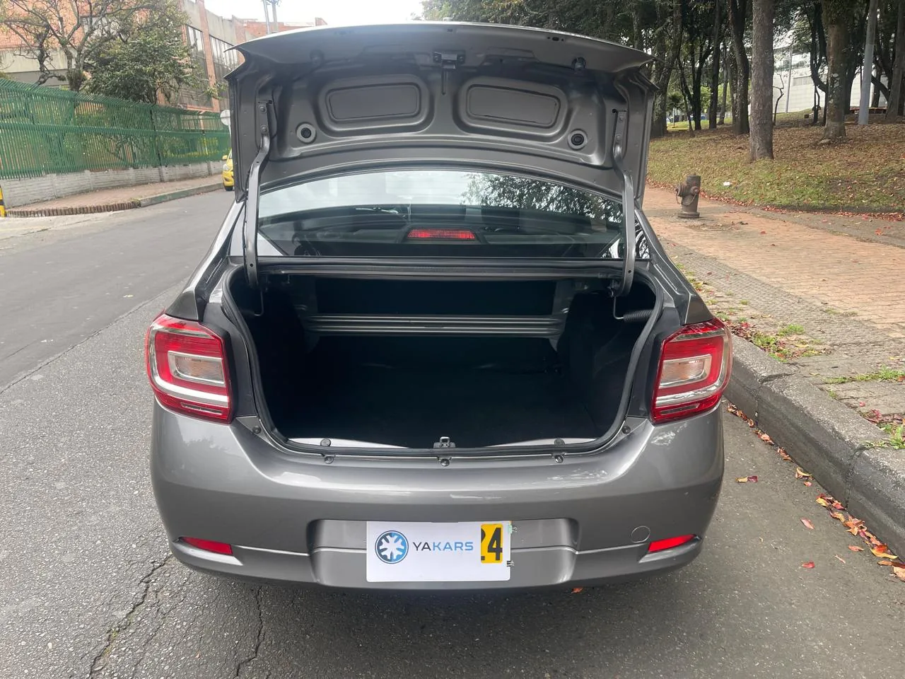 Sedán Renault Logan Life 2023 1.6L MT en Bogotá — foto 10
