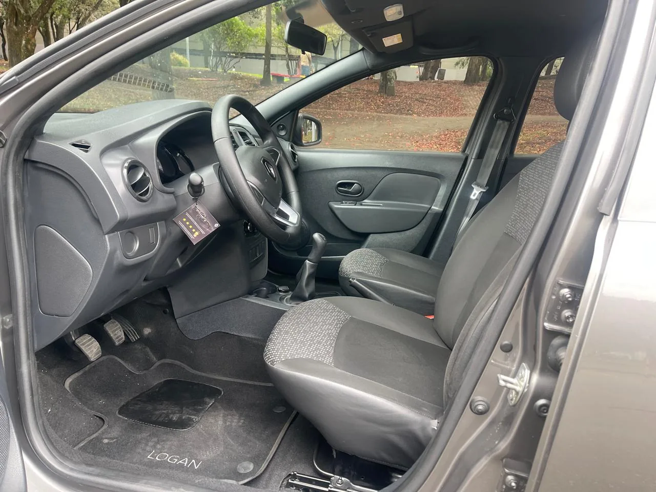 Sedán Renault Logan Life 2023 1.6L MT en Bogotá — foto 13