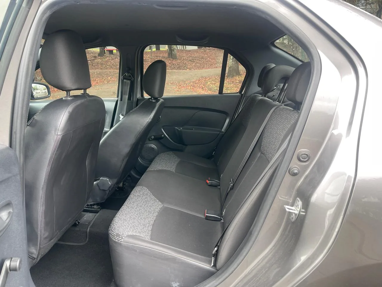 Sedán Renault Logan Life 2023 1.6L MT en Bogotá — foto 15