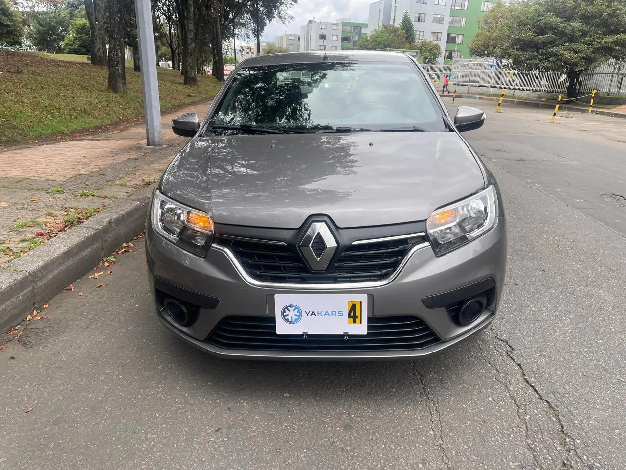 Sedán Renault Logan Life 2023 1.6L MT en Bogotá — foto 2